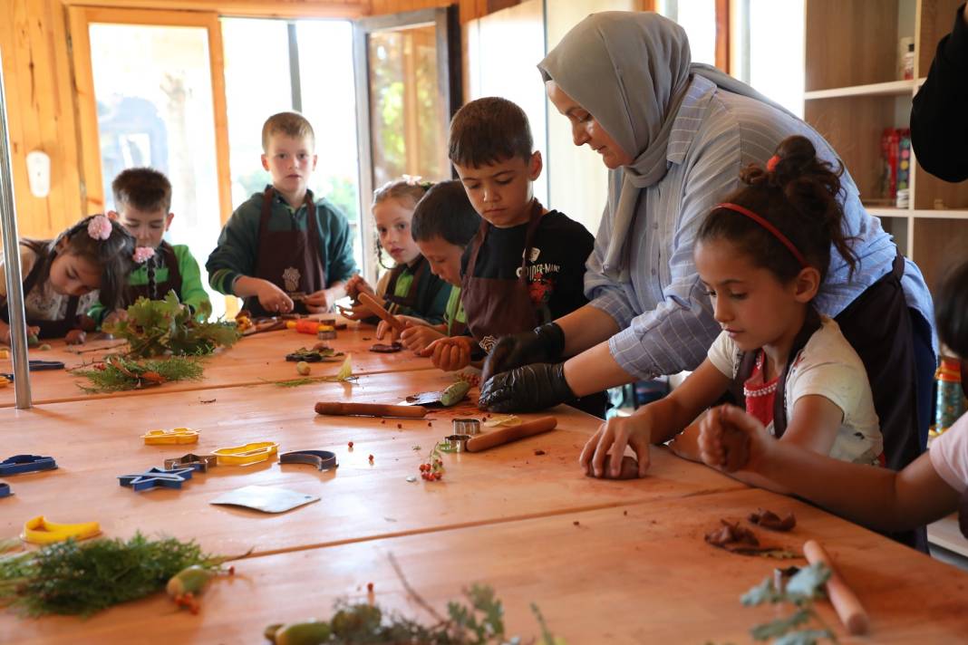 Karatay’ın duvarsız okulunda eğitimler başladı 2